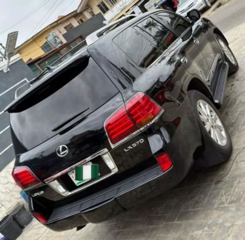Lexus LX   - 2009
