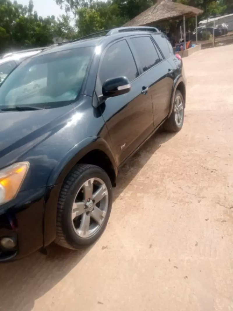 TOYOTA RAV 4   - 2010