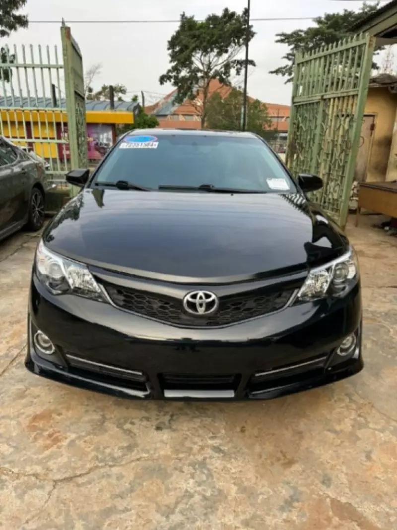 Toyota Camry   - 2012