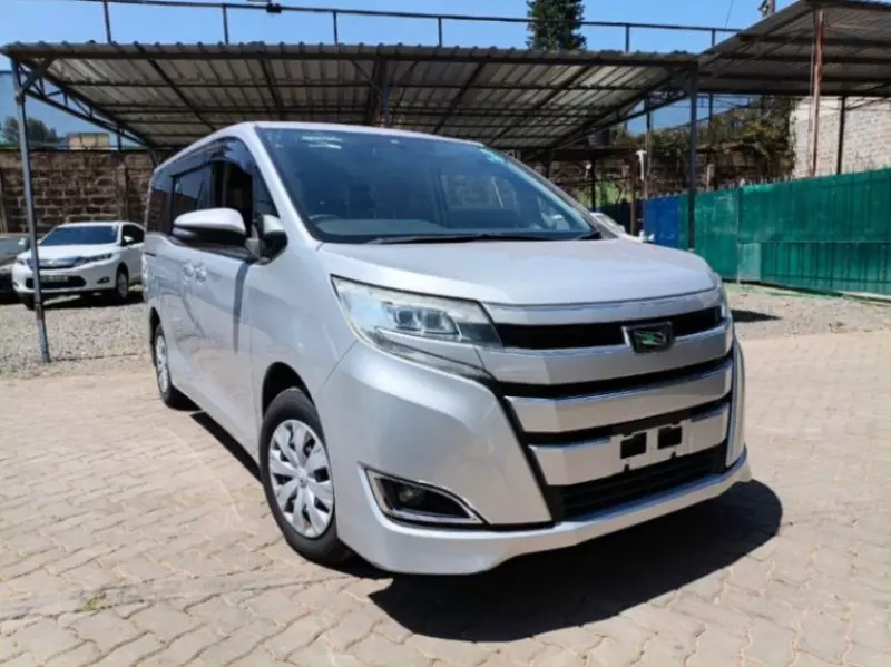 Toyota Noah   - 2018