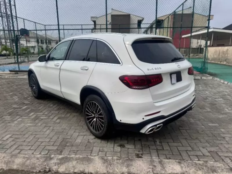 Mercedes-Benz GLC 300   - 2016