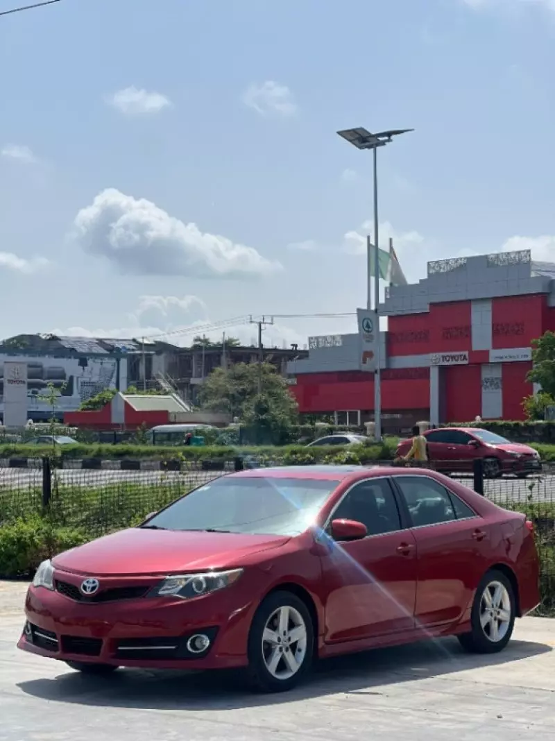 Toyota Camry   - 2012