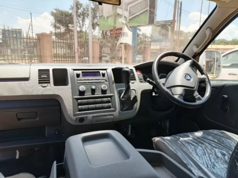 TOYOTA Hiace   - 2013