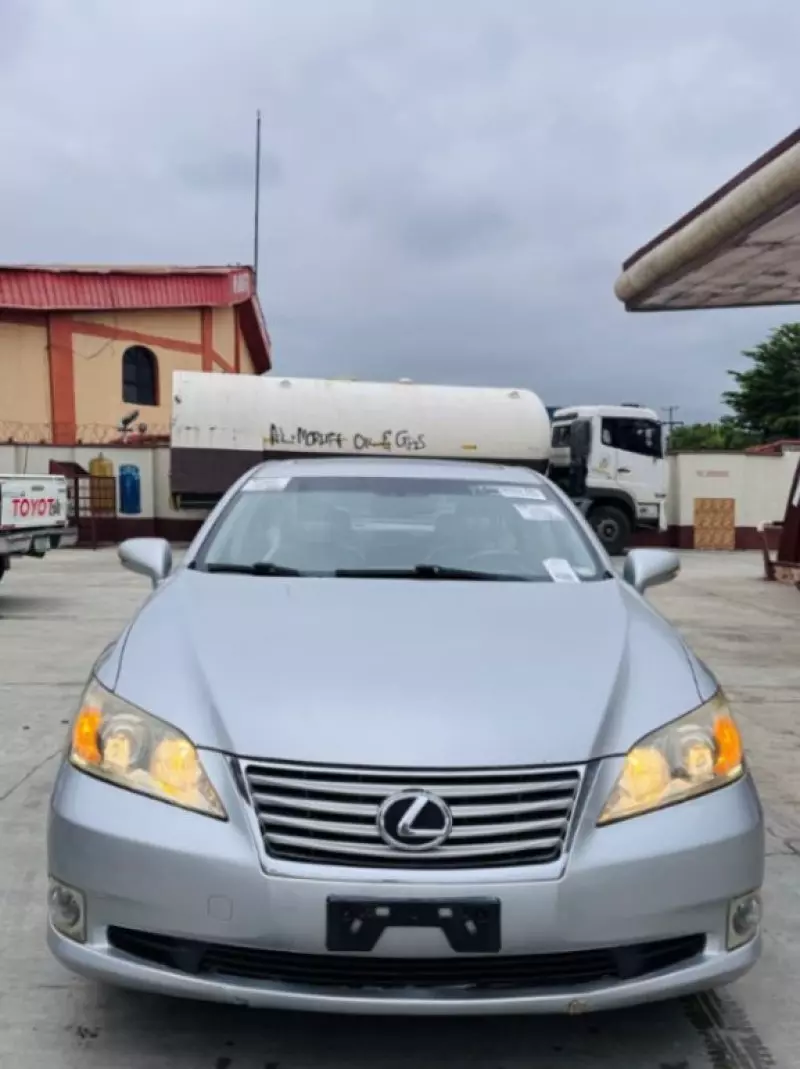 Lexus ES   - 2011