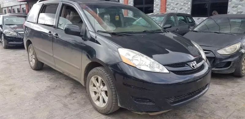 Toyota Sienna   - 2009