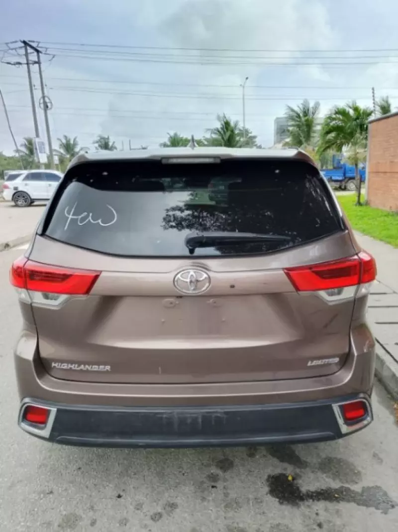 Toyota Highlander   - 2020