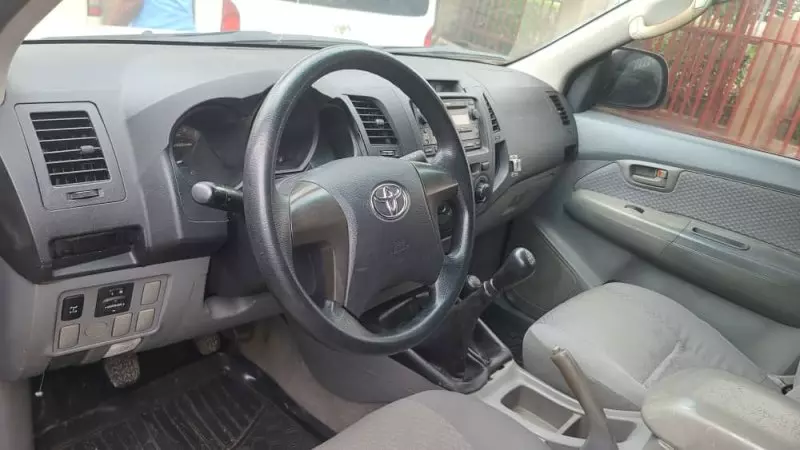 Toyota Hilux   - 2012