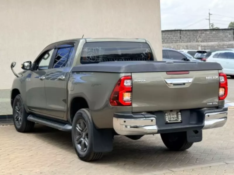 TOYOTA Hilux   - 2022