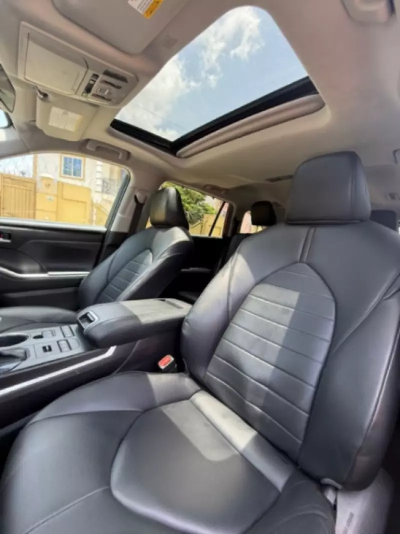 Toyota Highlander   - 2020