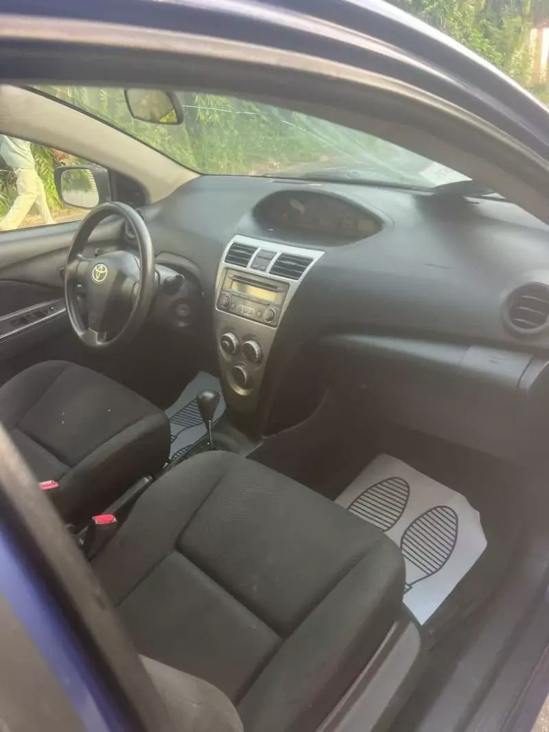 Toyota Yaris   - 2012