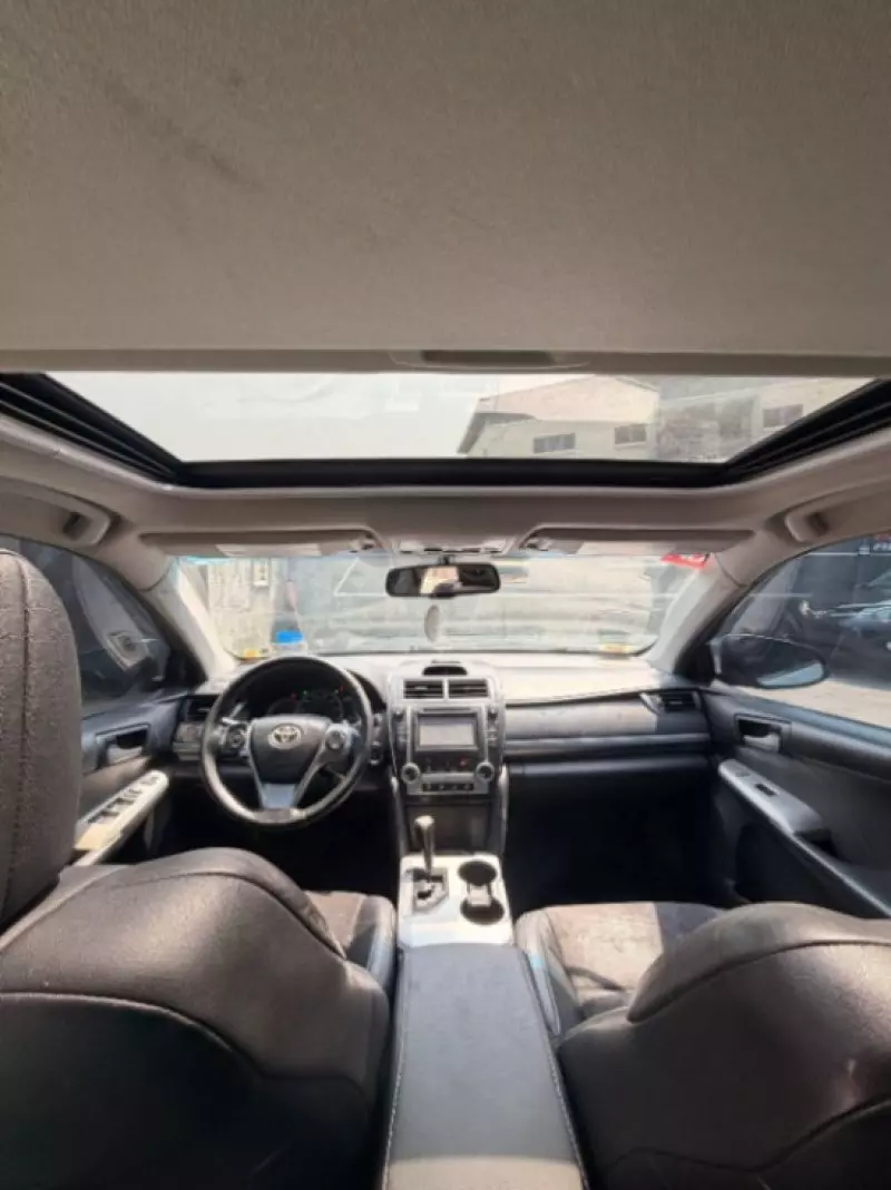 Toyota Camry   - 2012