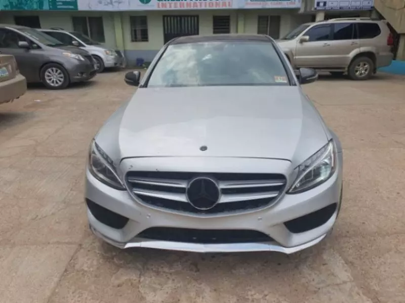 Mercedes-Benz 300   - 2015