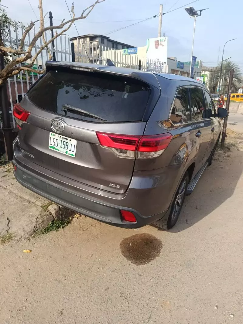 TOYOTA Highlander   - 2019