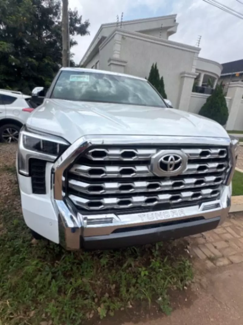TOYOTA Tundra   - 2025