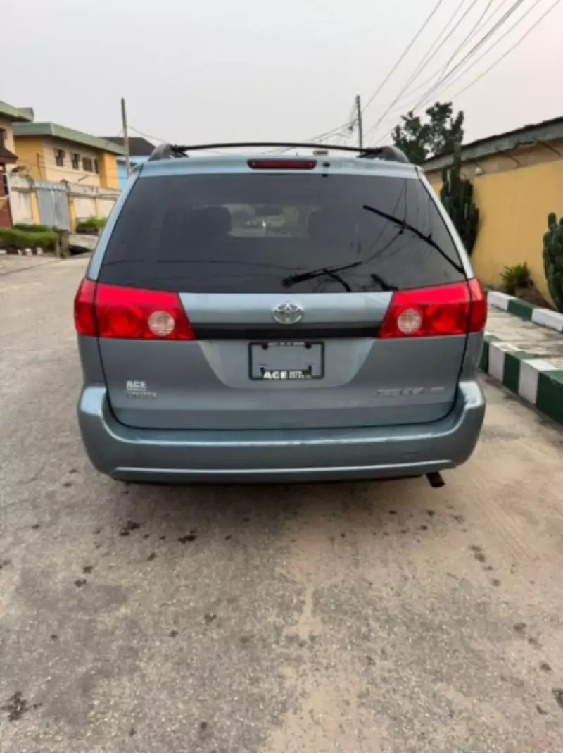 TOYOTA Sienna   - 2007