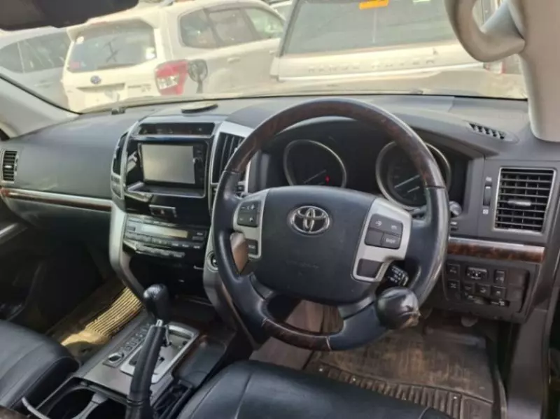 TOYOTA Landcruiser V8 - 2014
