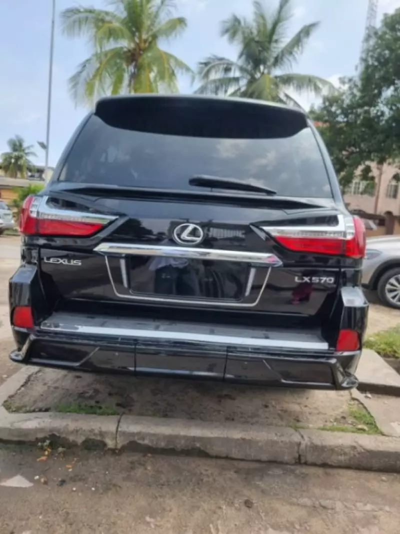 Lexus LX 570   - 2010
