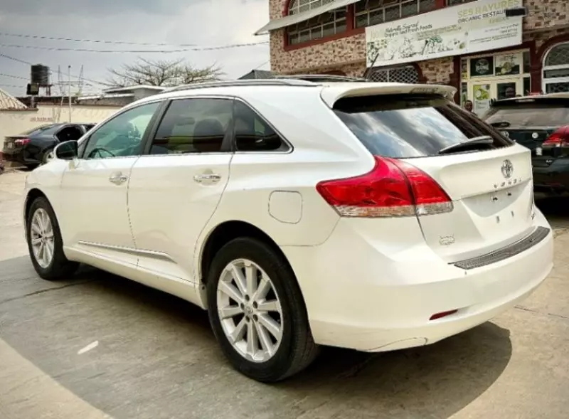 Toyota Venza   - 2012