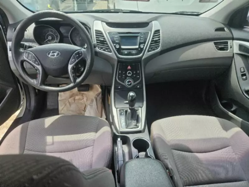 Hyundai Elantra - 2014