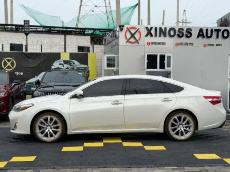 Toyota Avalon   - 2013