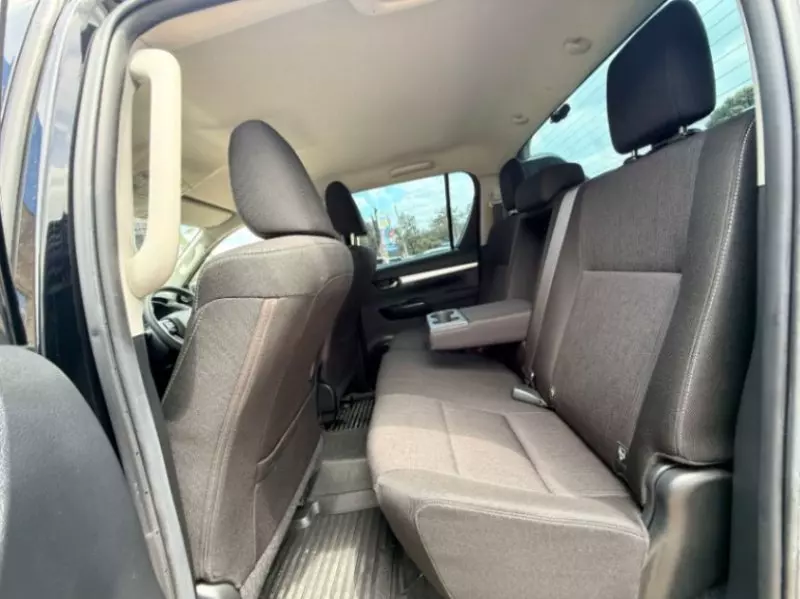 Toyota Hilux   - 2021