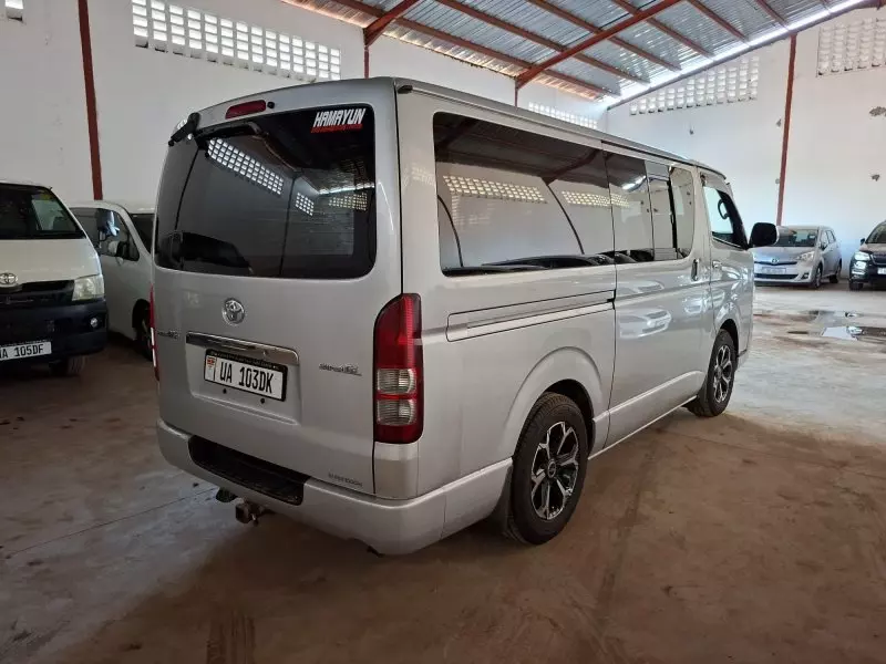 Toyota Hiace   - 2012