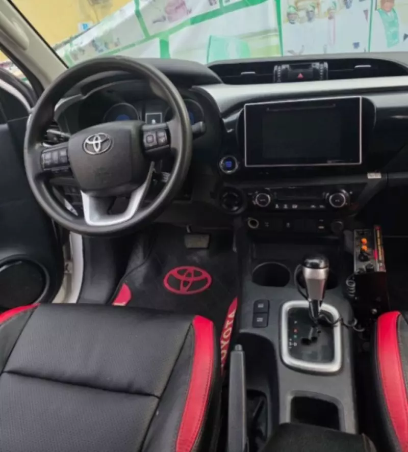TOYOTA Hilux   - 2019