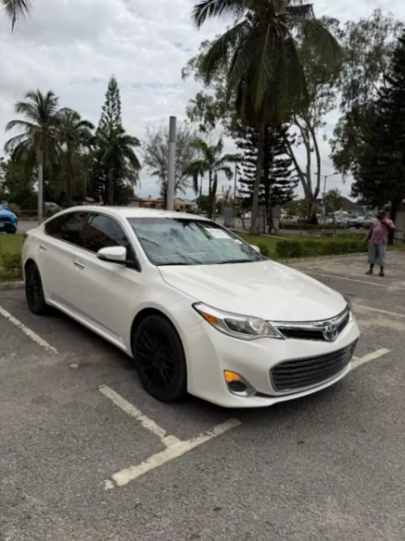 Toyota Avalon   - 2015