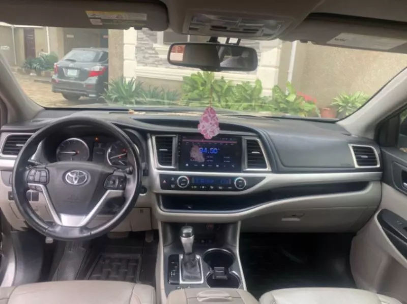 Toyota Highlander   - 2016