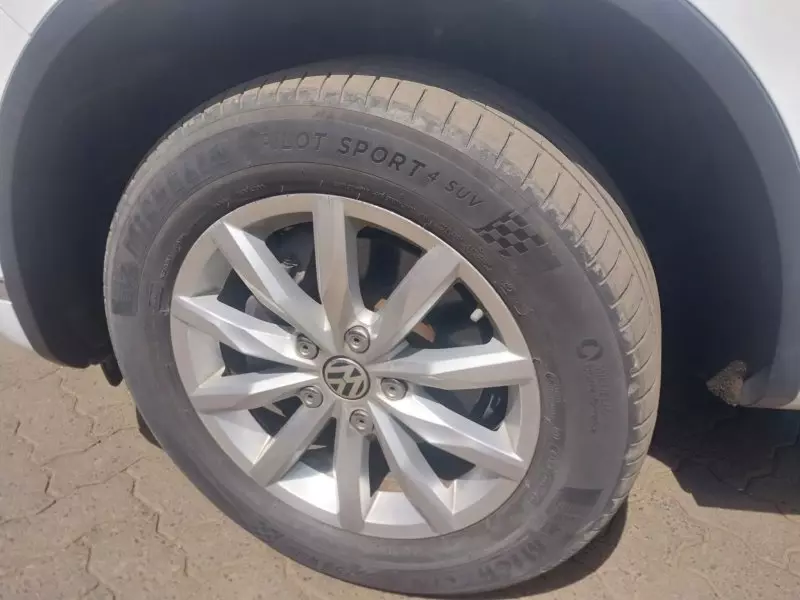Volkswagen Touareg   - 2015