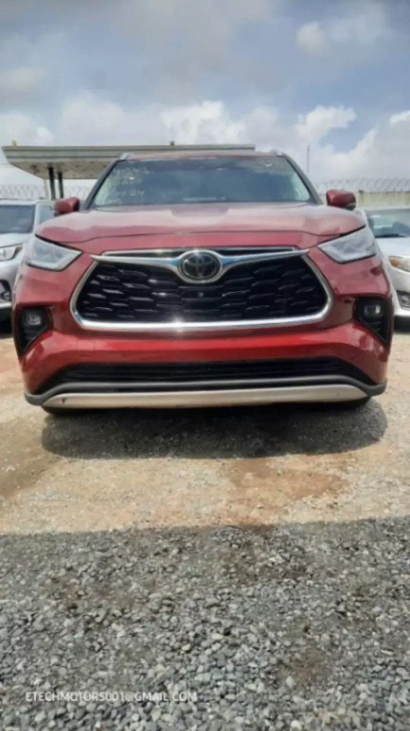 Toyota Highlander   - 2021