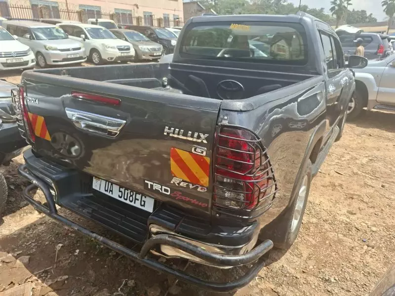 TOYOTA Hilux   - 2015