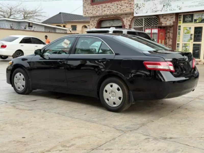 Toyota Camry   - 2011