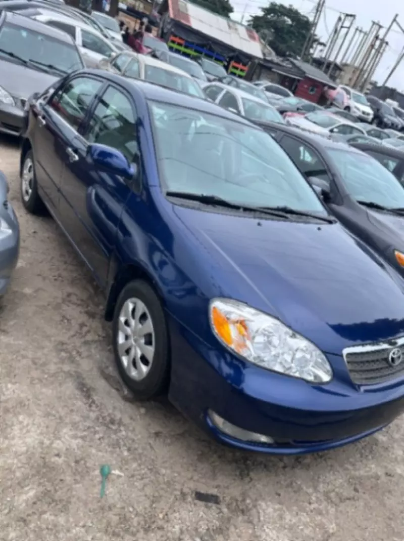 Toyota Corolla   - 2005