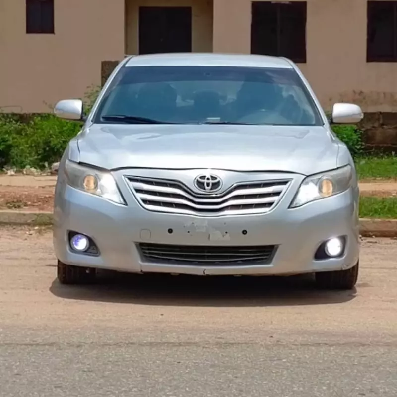 Toyota Camry - 2010