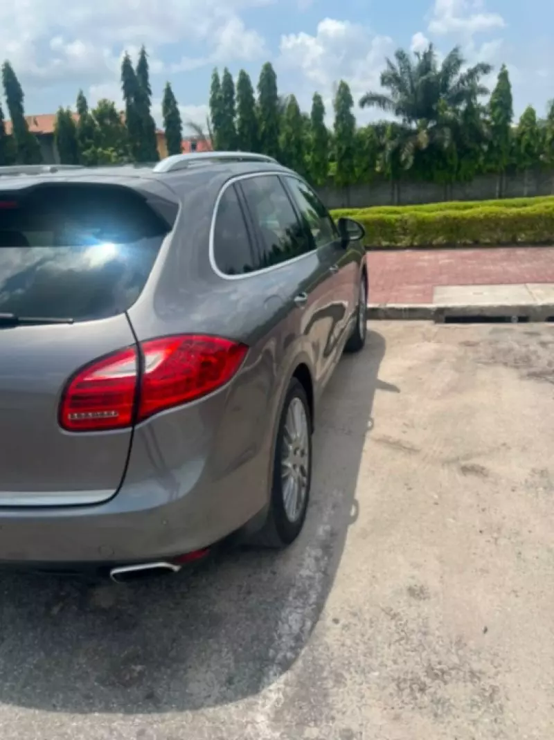 PORSCHE Cayenne   - 2011