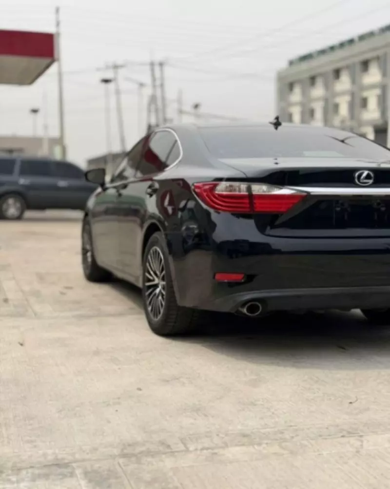 Lexus ES   - 2014