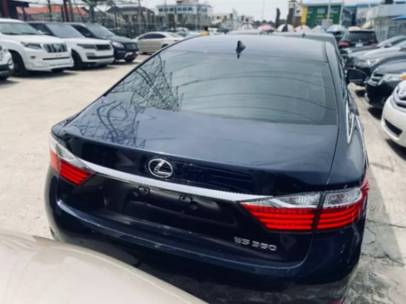 Lexus ES   - 2015