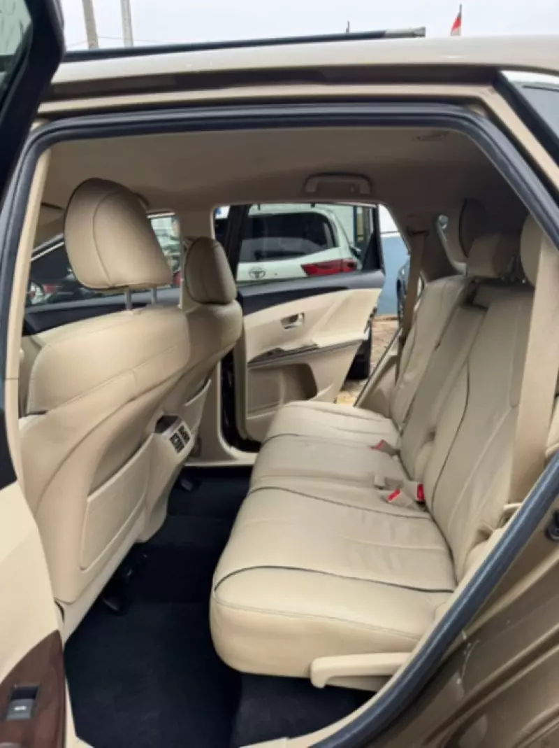Toyota Venza   - 2014