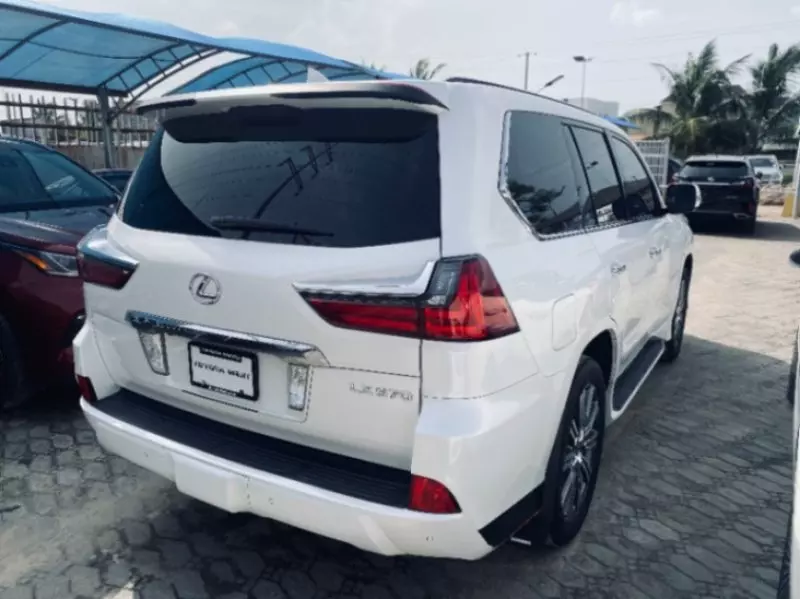 Lexus LX 570   - 2016