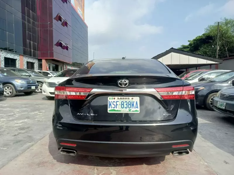 Toyota Avalon - 2015