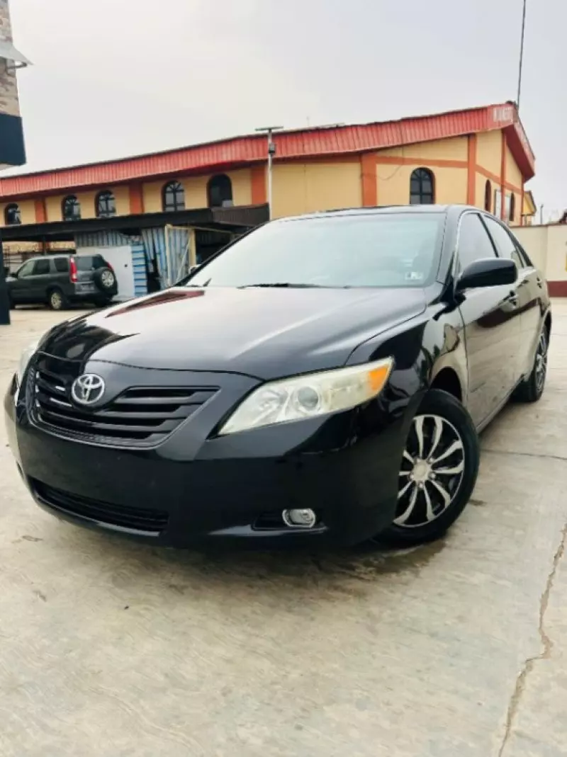Toyota Camry   - 2010