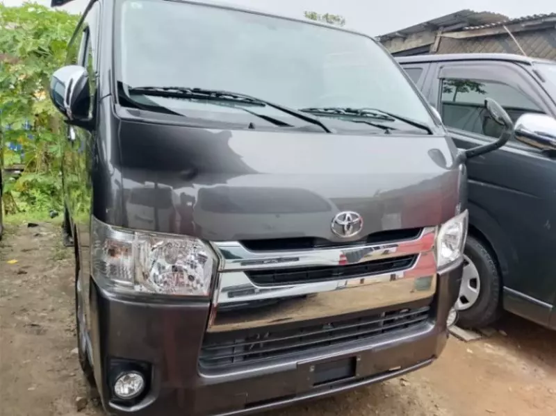 TOYOTA Hiace   - 2015