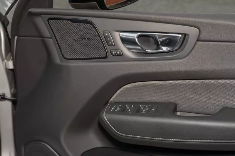 Volvo XC60   - 2021