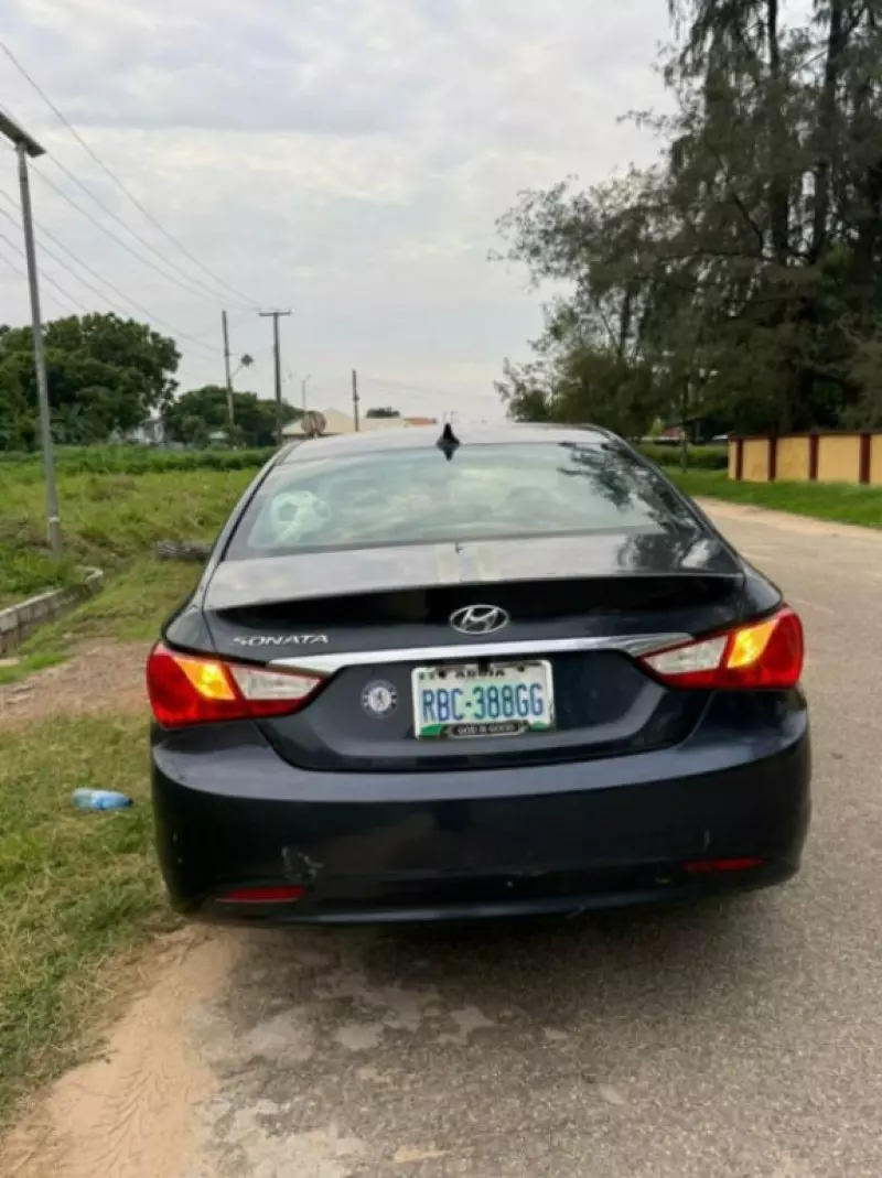 Hyundai Sonata   - 2011