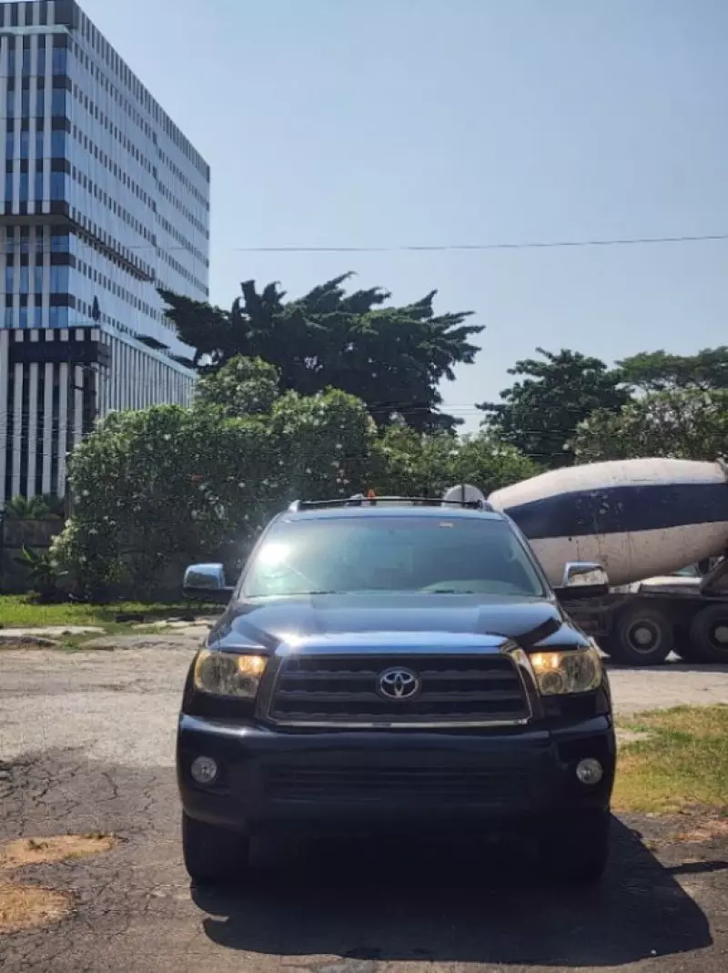 Toyota Sequoia   - 2010
