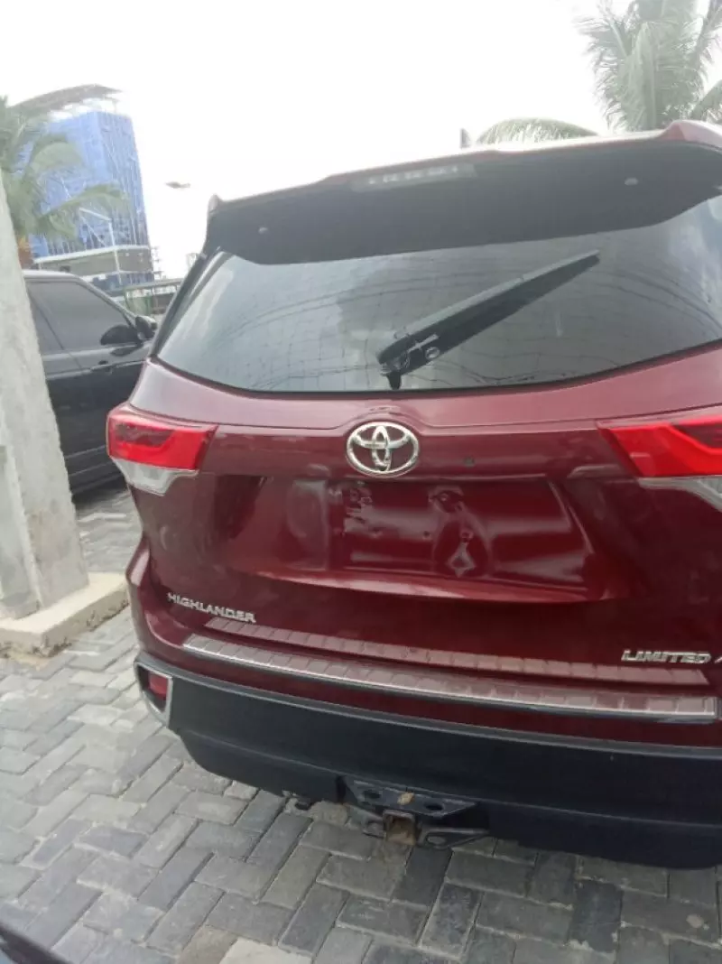 Toyota Highlander   - 2017