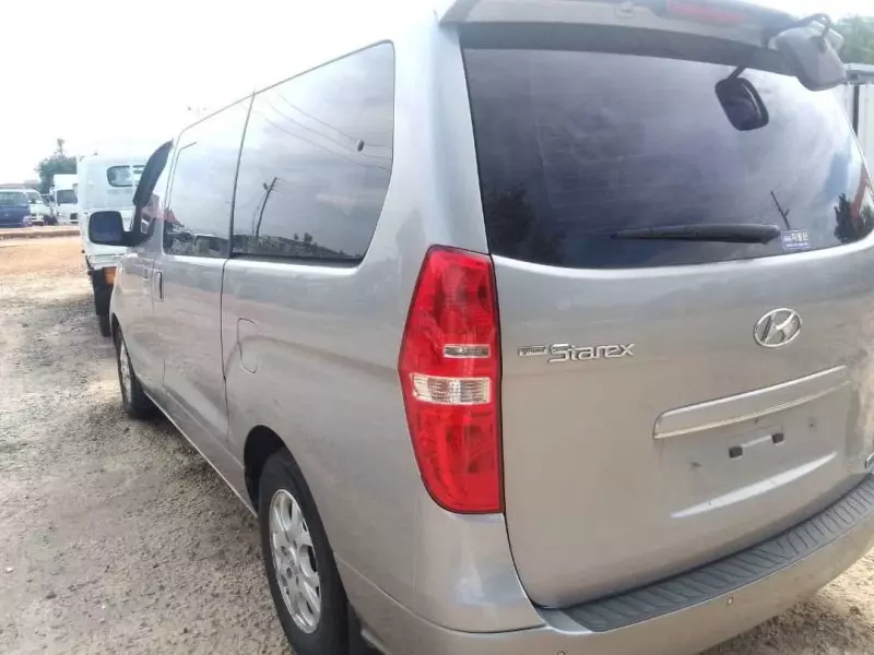Hyundai H-1 Starex   - 2012