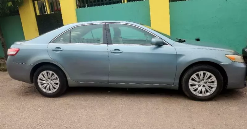 Toyota Camry   - 2010