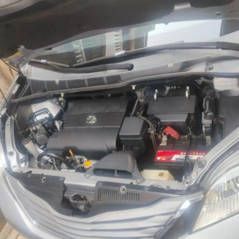TOYOTA Sienna - 2012